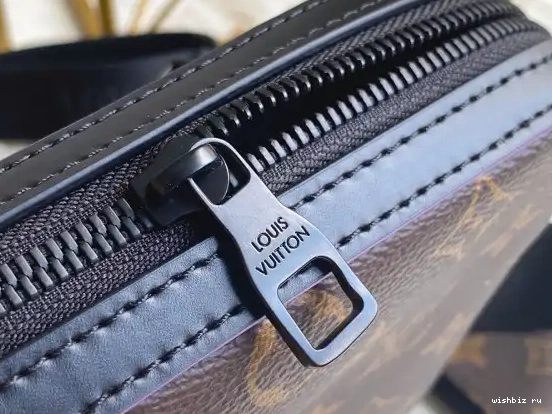 WIS VUITTON LOUIS MESSENGER TRIO 0621